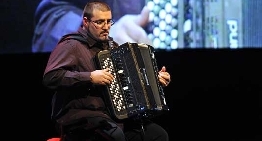 Músic Acordionista , productor musical y teatral.