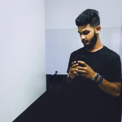 HeshanNipuna13's profile picture.  BIKE LOVER 🖤 •FOLLOW YOUR GOALS 💪 • 🇱🇰 🌴🎓