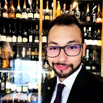 Leggo, scrivo, suon(av)o, stappo. | Markettaro, sommelier e imprenditore per lavoro (quale lavoro?) | Su TW opinioni personali e gran fancazzismo