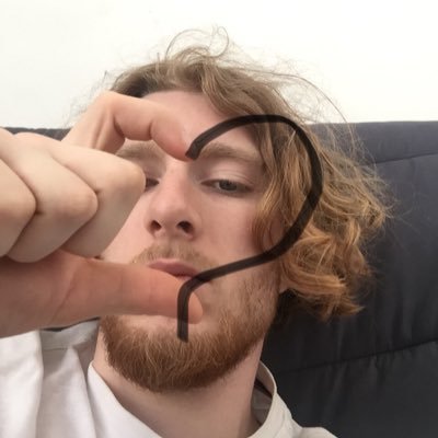 Salut moi c’est doudou dans le milieu des nounours