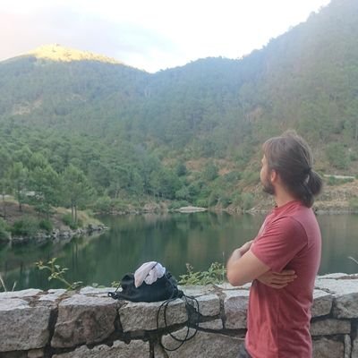 Residente de psicología en Madrid
Literatura y videojuegos. Narrativas
Cuando te sientas perdido, busca la luz