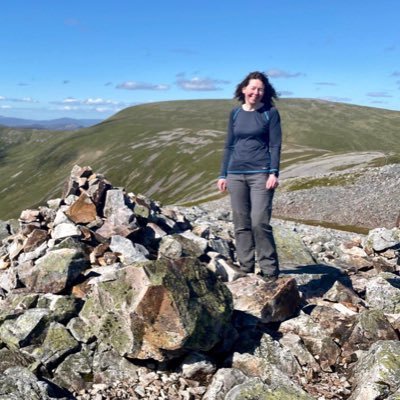 Blogger, happiest outdoors, tweeting about running & hill walking