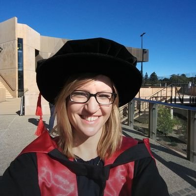 Postdoctoral Researcher @MIPS_DDB @MonashUni in Melbourne. Interested in #cryoEM ❄🔬 #SciVis🔎💡🎨 Views and Arts are my own. Founder of @PiperProteins
She/her