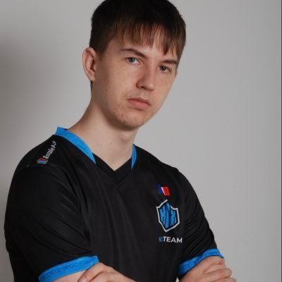 BotIslaw's profile picture. @KIX_team所属のクラロワプロプレイヤー、iSlaw選手@iSlawRoyaleを応援するbotです！ 🇫🇷🗼N'en faites pas trop.#GOKIX