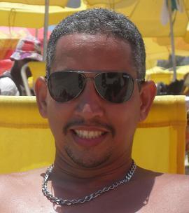 Baiano apaixonado pela vida, esposa, filho, familia e amigos, seguidor e adorador de Jesus Cristo.