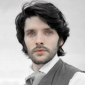 Amo il rock
Ascolto gruppo rock Evanescence 
Sono una fan della serie tv Merlin e di Colin Morgan