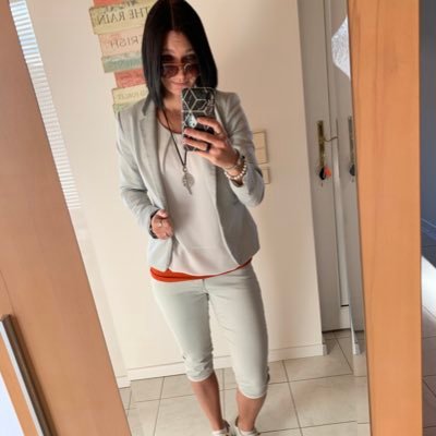 Zoey_with_a_T's profile picture. real estate, animals, sports & a handful of people