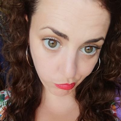 Gaeilgóir i mBrighton - TAN - Gàidhlig - Na teangacha Ceilteacha - Linguistics - Folk music - Bisexual - She/Her