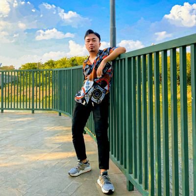 Dancer,Choreographer,Singer,Performer
Owner of POINTMOVE DANCE Family.
i'm just human with a thausand dream.
The Dance Icon Indonesia Sctv season 1