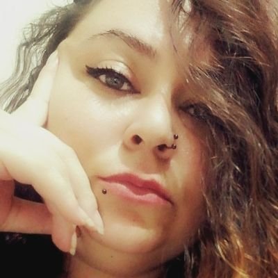 gloomy_witch35's profile picture. Mezarımı renkli çiçeklerle süsleyecek kimsem yok ama yolunuz düşerse kuşlar için su koyun lütfen...