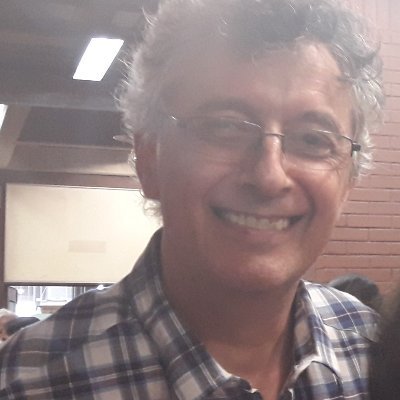 Investigador de Conicet, Profesor de Química Orgánica, y por sobre todo, hincha de Atlanta.