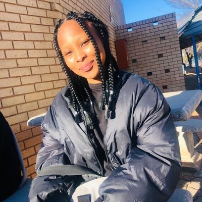 Nandi45121984's profile picture. QUEEN