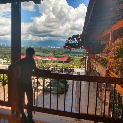 Salud y educación, para una sociedad que esta apunto del colapso... mi Colombia no es un país de mierda, tiene unos ciudadanos de mierda.