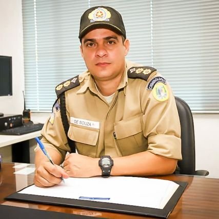 Secretário-Executivo da Casa Militar. Ex Cmte do 1° e 6° BPM | Grad em Direito/OAB, Seg. Pública e Economia | Pós Grad em Criminologia. Vice Pres. da AOMETO