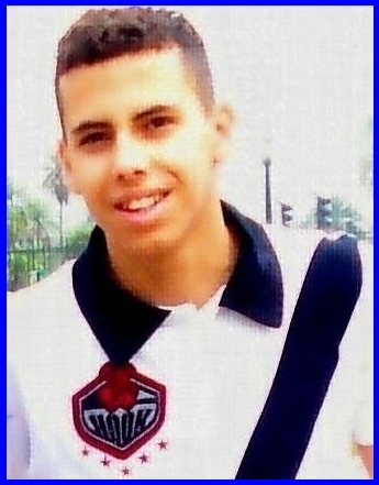 Sou O karinha da Foto!!!
Sou sonhador,extrovertido,
Brincalhão,
Carinhoso,e estou afim de conhecer gente nova.
Sou Palmerense até morrer.!!