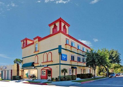 The Rodeway Inn & Suites® is just 10 miles from Chinatown and Hollywood, and minutes from downtown Los Angeles Visit http://t.co/n0N1OKJmNT
