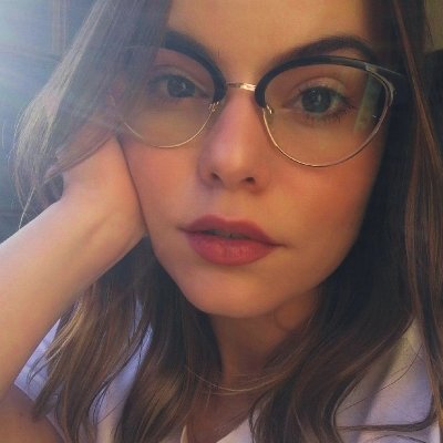 Graduada en Derecho | Opositando al cuerpo de SUBITSS.
Café, como única constante en mi vida.