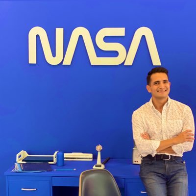 Living the #fastengineeringlifestyle 🚀🌎💫🧑🏽‍🚀🇺🇸🇲🇽🏳️‍🌈#Latino #Space #Engineer