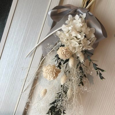 blueros19499528's profile picture. 淡い色合いの大人可愛いスワッグ等作ってます💐ハンドメイド一点物✨紫陽花かすみ草がメインです♪誰かの癒しになればいいな( ˊᵕˋ* ) ちょっとした飾りにプレゼントにいかがですか\♡︎/ フリマアプリで販売中🛒#m_rosebleueで検索してみてね✧︎*。