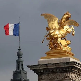 J'aime ma famille, les beautés de la nature.
J'adore les animaux !..
Respect pour Nos Aînés. 
Jeune retraitée très 