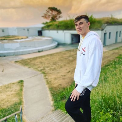 GrowwithFern's profile picture. Artist