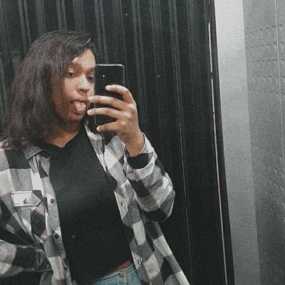 just a brown girl ...behind the screen trying to fulfill the Indian stereotype 🧏🏾♀️