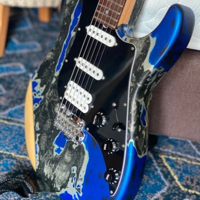 ギタリスト、人と一緒に音を出すのが好きです。