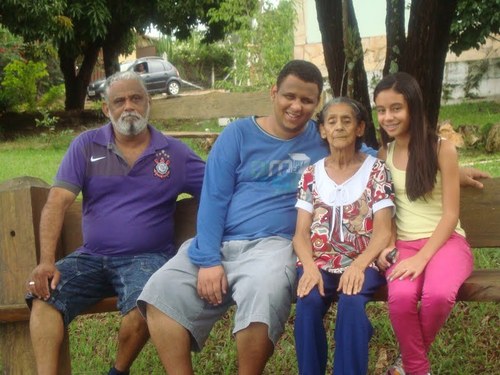 Tenhu 27 anos,  Corinthiano com muito Orgulho .Curto boa musica esportes ,rock