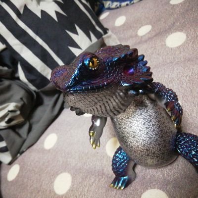 28YB7Pw8oslsSMT's profile picture. 