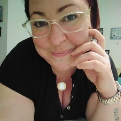 Michell19044212's profile picture. 