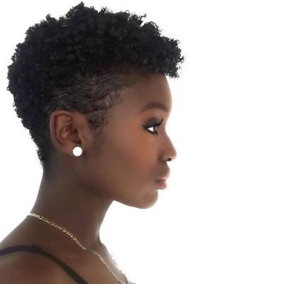 Magazine Gratuit en ligne📄💡
Valorisation de la peau noire, des cheveux crépus et de la beauté naturelle noire 💆🏾♀️✊🏾
DM for more information