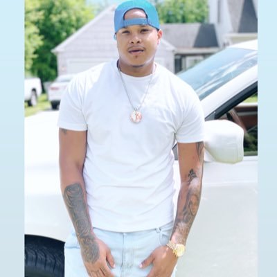 keep ya hand shakes dese niggas snakes i play it safe !!! #LTMA💫 Entrepreneur💼 #Selfmade #MyOwnBoss