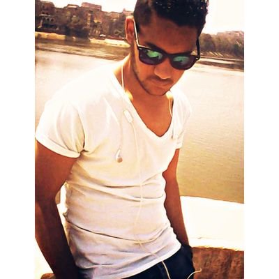 GmL0C9v4VjN9o69's profile picture. الهدوء نعيم و الصمت حيااة وماا بين الاثنين تفااصيل لا أحد يدرگهاا .. 💔🤚