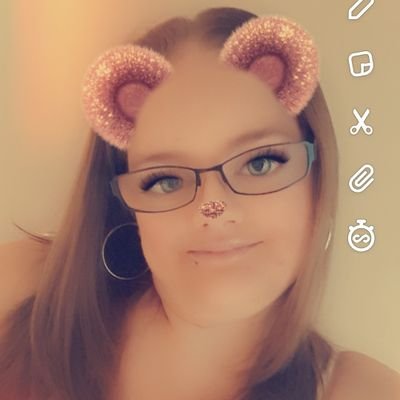 mum to 2 kids joshua and Louise and gorgeous and in love 😍