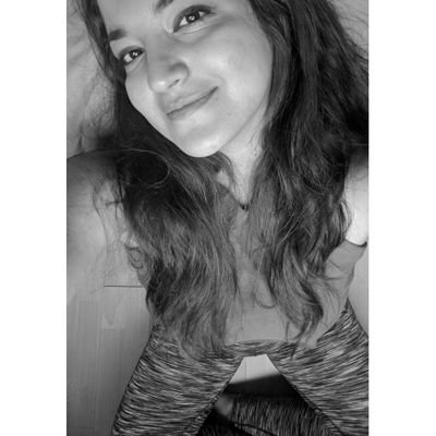 andrearivh's profile picture. Donde no hay amor, pon amor y sacarás amor.