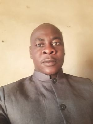 طالب دراسات عليا في مجال الفيزياء آخر شهادة الليسانس ¥حافظا لكتاب الله عز وجل برواية حفص&والآن مدير مركز مزامير آل داوود لتحفيظ القرآن الكريم ومدرس في الإعدادية