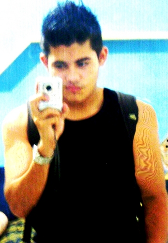 FlavioSchi's profile picture. Louco nesse mundão a fora. Vamos nos permitir. Permitir uma vida melhor no futuro, cheia de alegria, sem hipocrisia, sem fome, só alegria. HJ o tempo voa...