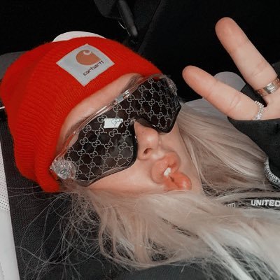 IDOLKOPF's profile picture. 21 | i’m a ray of sunshine