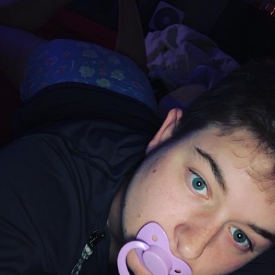 I’m DJ 24 18+ please love to make new friends do feel free to message me oh and I’m abdl and very kinky obviously 24/7 diapered
