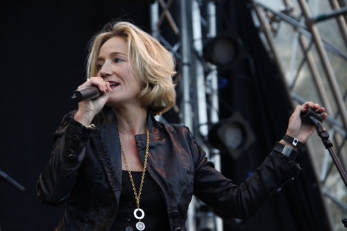 MCBevers's profile picture. Communicatie directeur. Onderwijs, Cultuur en Wetenschap. Moeder. Wordt blij van the Beatles, (moes)tuin, koken, moderne literatuur, liefst met zon.