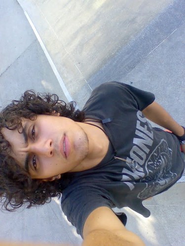 Guitarrista da banda Kustom, viciado em Punk Rock e skatista nas horas vagas. ;-p