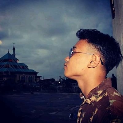 jangan berusaha menjadi diri orang lain,karena menjadi diri sendiri aja sudah kerepotan