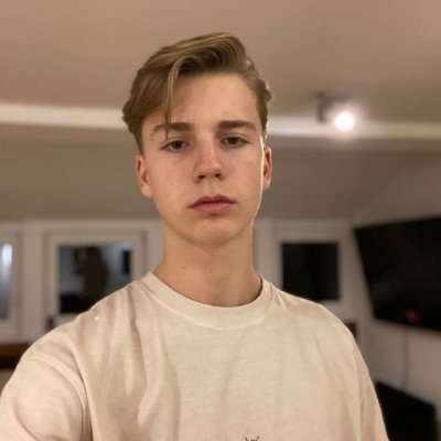 Just seeing what happens on Twitter.
Yes, the pic is me. 
18, 6'3, UK.
DM for snap/insta.