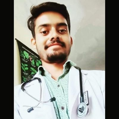 Siddhar39682557's profile picture. चलत्कुण्डलं शुभ्र नेत्रं विशालं, प्रसन्नाननं नीलकण्ठं दयालम्‌। 
मृगाधीश चर्माम्बरं मुण्डमालं, प्रिय शंकरं सर्वनाथं भजामि ॥