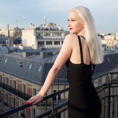 sarahsetoxo's profile picture. Devotee of eccentric glamour. Marketer. Food & beverage, travel, style, fragrance, figure skating, chow chows. Deep connections over small talk.