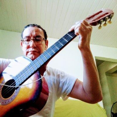 Sou músico militar aposentado e tenho registro na União Brasileira de Compositores