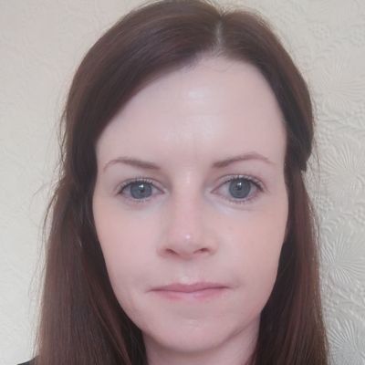 Ar scáth a chéile a mhaireann na daoine.