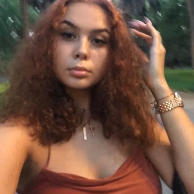 lifeascarlyy's profile picture. ummmm okay.