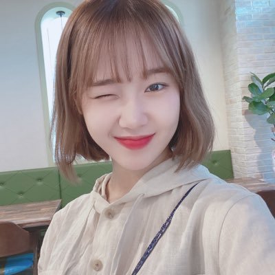 〔 RP 〕 ⋆ mirror mirror on the wall, get your fact right that Yoojung is the cutest bubblegum who brings big happy energy! ka-pOW 💥