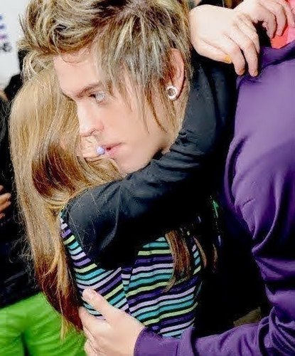 FC dedicado ao baterista da banda Restart : Thomas(@thomasrestart) Since: 20/03/2011 Dona : @PeluMeLevaComVc  Ainda não oficializada